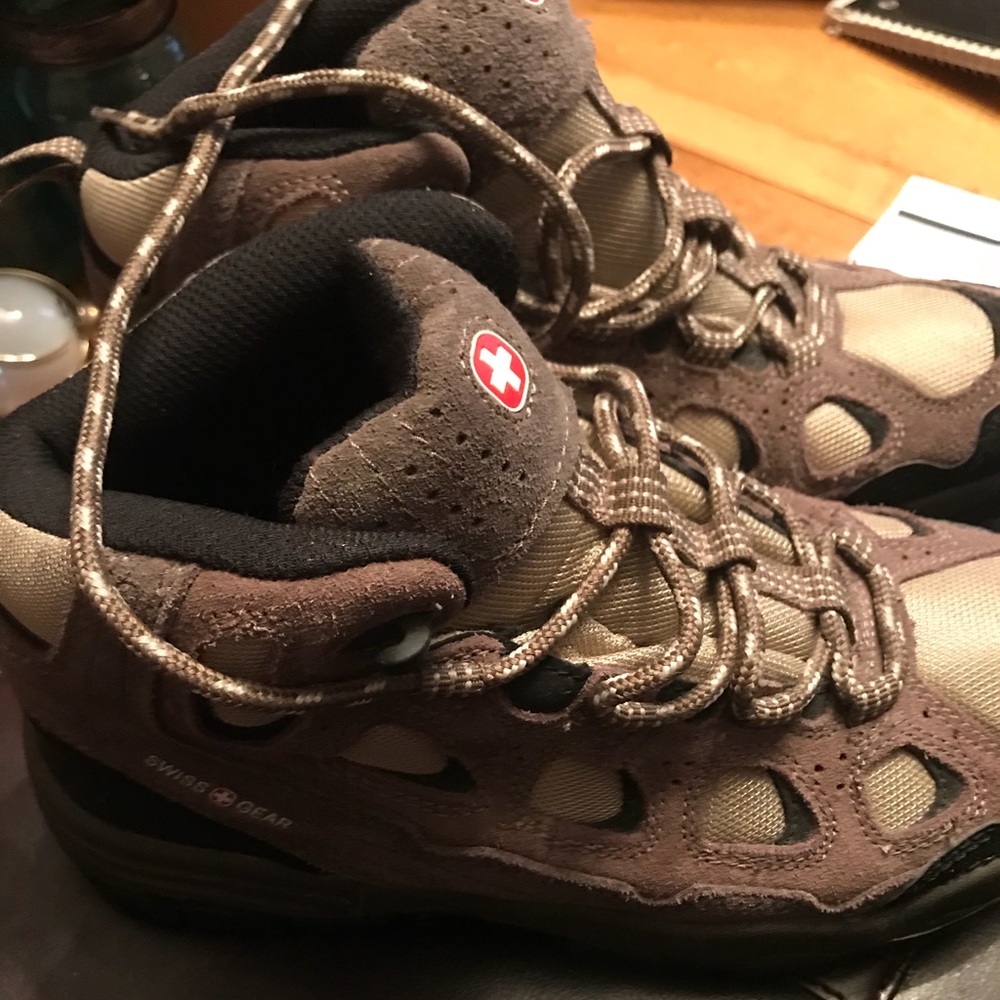 Swiss Gear Men’s size 7 hiking shoes